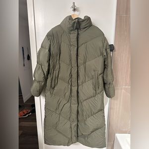 Aritzia Wilfred cloud puff size M (moss green)